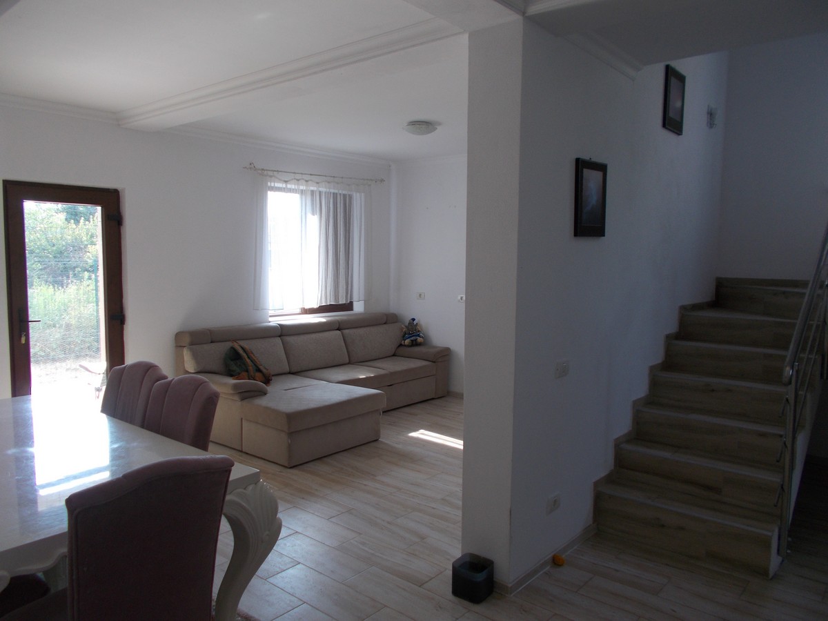 Duplex, Utvin, P+E+Pod, 4 camere, 111mp util, 263mp teren